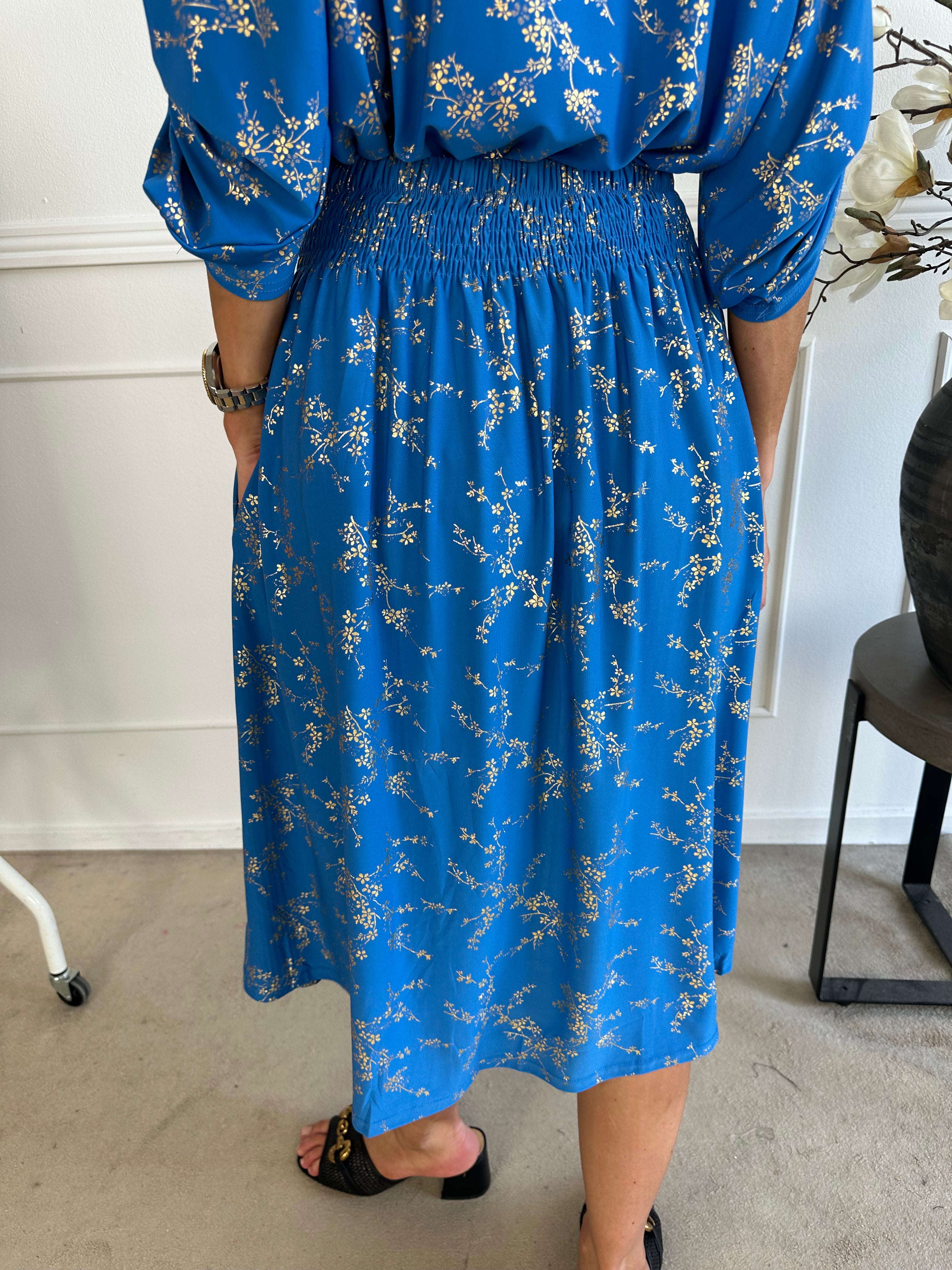 Pams Gold Midi Skirt - Nederdel i stretchy stof med lommer